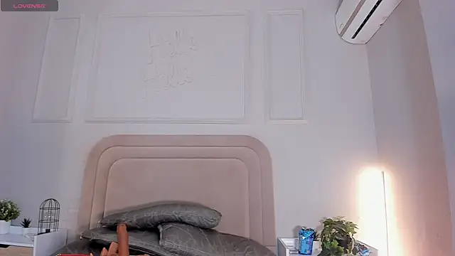 Anamonrroe online show from December 14, 2025, 12:55 pm