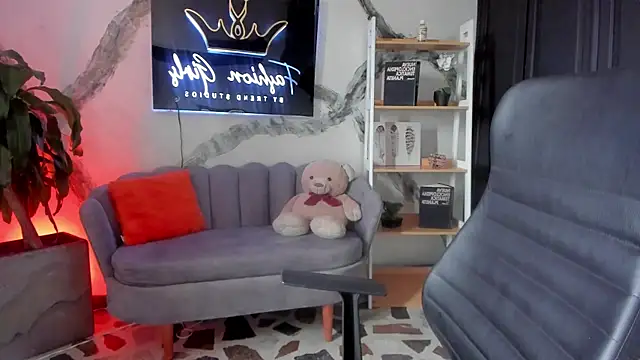 MacarenaRosse online show from December 5, 2025, 4:05 pm