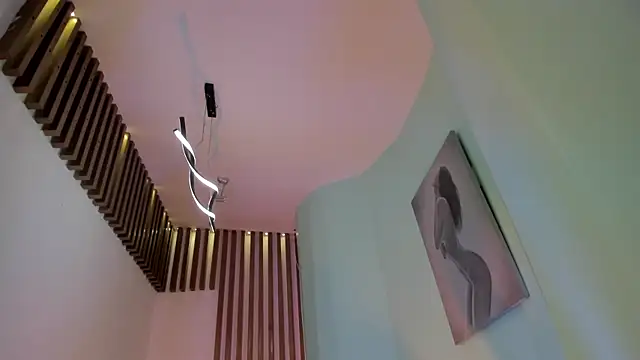 MacarenaRosse online show from October 7, 2025, 9:05 pm