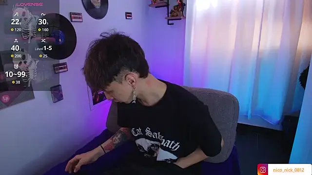 Snapshot of Nick_Bangover_ chatting on October 30, 2025, 7:44 pm Nick Bangover online show from October 30, 2025, 7:44 pm