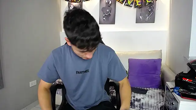 Snapshot of AdrianRinaldi chatting on October 15, 2025, 10:29 pm AdrianRinaldi online show from October 15, 2025, 10:29 pm