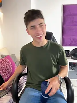 Snapshot of AdrianRinaldi chatting on November 3, 2025, 8:12 pm AdrianRinaldi online show from November 3, 2025, 8:12 pm