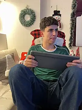 AdrianRinaldi online show from December 17, 2025, 8:14 pm