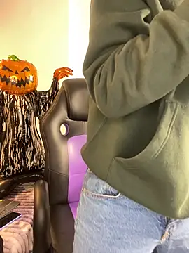 Snapshot of AdrianRinaldi chatting on November 1, 2025, 8:14 pm AdrianRinaldi online show from November 1, 2025, 8:14 pm