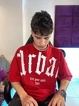 Snapshot of AdrianRinaldi chatting on November 5, 2025, 8:12 pm AdrianRinaldi online show from November 5, 2025, 8:12 pm