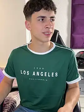 Snapshot of AdrianRinaldi chatting on November 11, 2025, 8:03 pm AdrianRinaldi online show from November 11, 2025, 8:03 pm