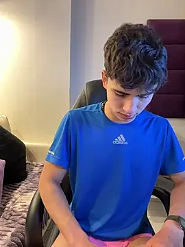 Snapshot of AdrianRinaldi chatting on November 21, 2025, 9:47 pm AdrianRinaldi online show from November 21, 2025, 9:47 pm