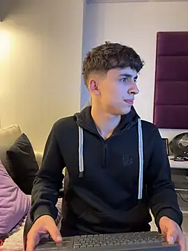 Snapshot of AdrianRinaldi chatting on November 26, 2025, 8:09 pm AdrianRinaldi online show from November 26, 2025, 8:09 pm