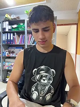 AdrianRinaldi online show from June 3, 2026, 2:33 pm