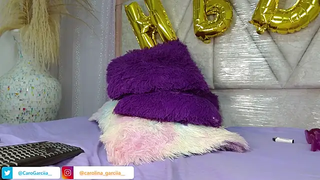 Carolinagarcia12345 online show from February 5, 2026, 2:13 pm