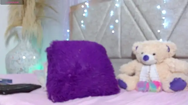 Carolinagarcia12345 online show from April 9, 2026, 7:03 am