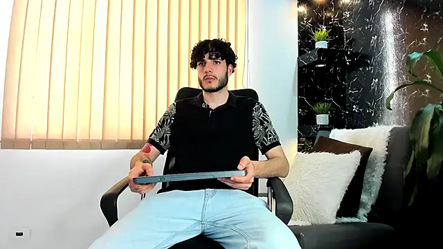 Snapshot of Rafael_Mendezz chatting on November 8, 2025, 8:45 pm Rafael Mendezz online show from November 8, 2025, 8:45 pm