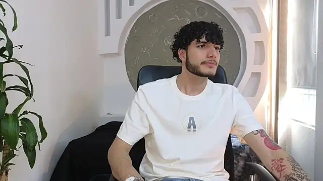 Snapshot of Rafael_Mendezz chatting on October 19, 2025, 8:22 pm Rafael Mendezz online show from October 19, 2025, 8:22 pm