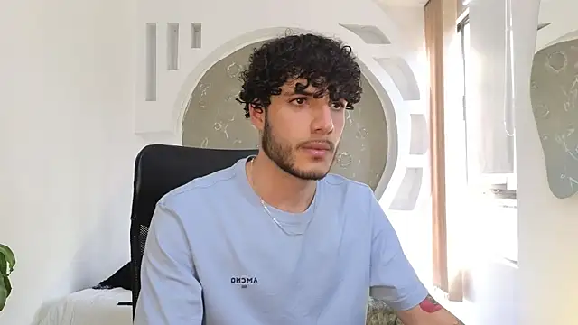 Snapshot of Rafael_Mendezz chatting on October 31, 2025, 8:16 pm Rafael Mendezz online show from October 31, 2025, 8:16 pm