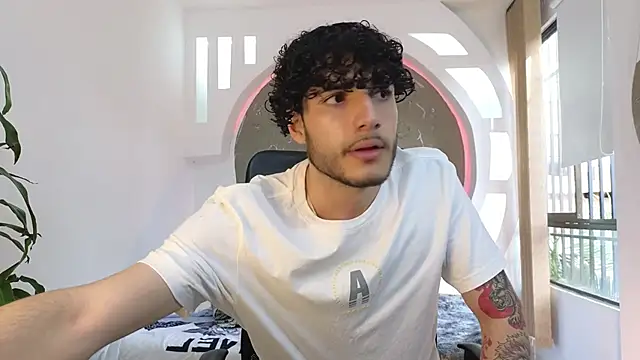 Snapshot of Rafael_Mendezz chatting on October 26, 2025, 8:53 pm Rafael Mendezz online show from October 26, 2025, 8:53 pm