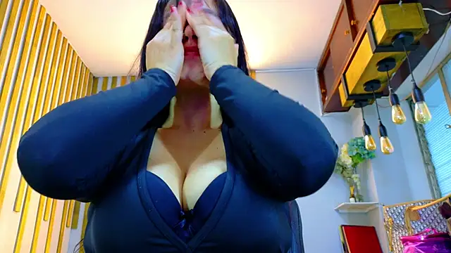 Jennifer Vega1 online show from December 4, 2025, 6:40 pm