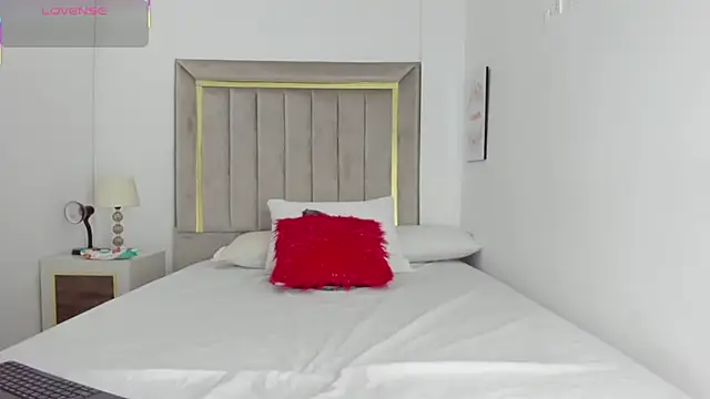 lapiz lazuli12 online show from October 8, 2025, 7:03 pm