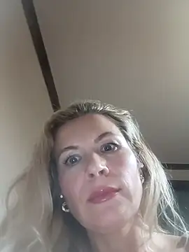 Snapshot of Julia_Giulia chatting on October 1, 2025, 10:13 pm Julia Giulia online show from October 1, 2025, 10:13 pm