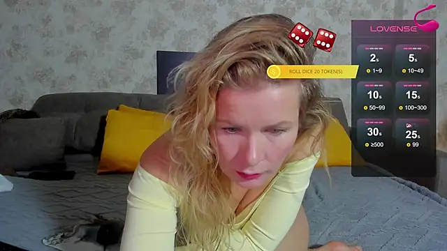 Snapshot of Julia_Giulia chatting on February 8, 2026, 10:51 pm Julia Giulia online show from February 8, 2026, 10:51 pm