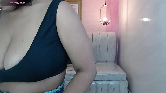 Snapshot of ambar_fox_s chatting on October 11, 2025, 3:18 am ambar fox s online show from October 11, 2025, 3:18 am