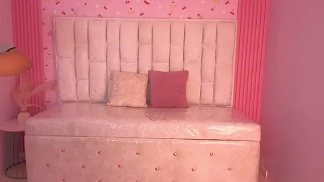 ambar fox s online show from April 8, 2026, 8:10 pm