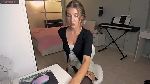 LolaVexx online show from September 26, 2025, 4:47 pm