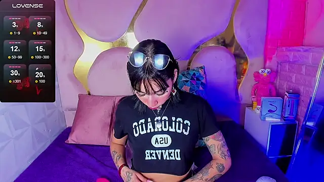 Snapshot of Niina_Sissy chatting on February 2, 2026, 2:43 am Niina Sissy online show from February 2, 2026, 2:43 am