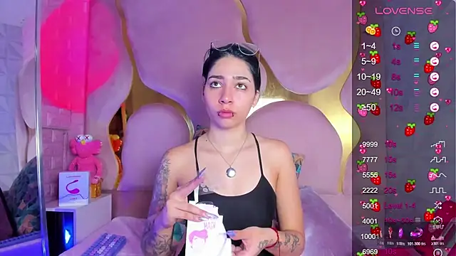 Snapshot of Niina_Sissy chatting on February 27, 2026, 4:23 am Niina Sissy online show from February 27, 2026, 4:23 am