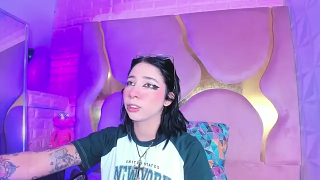 Niina Sissy online show from May 12, 2026, 6:54 am