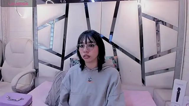 Niina Sissy online show from March 8, 2026, 8:56 pm