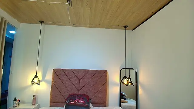 Hanna Lee   online show from February 14, 2026, 10:10 pm