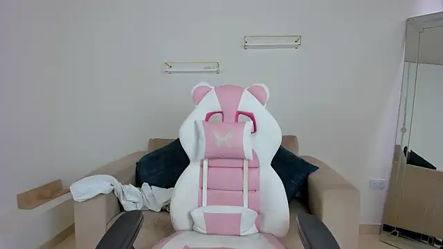 Snapshot of april_smiith chatting on November 14, 2025, 12:09 pm april smiith online show from November 14, 2025, 12:09 pm