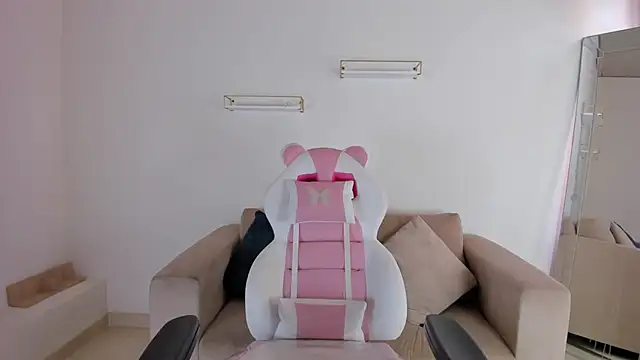 Snapshot of april_smiith chatting on October 21, 2025, 12:26 pm april smiith online show from October 21, 2025, 12:26 pm