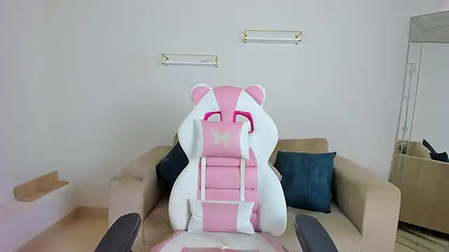 april smiith online show from February 2, 2026, 12:26 pm