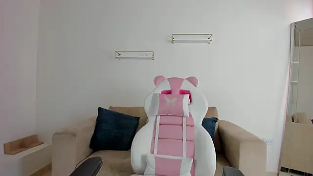 Snapshot of april_smiith chatting on November 11, 2025, 12:11 pm april smiith online show from November 11, 2025, 12:11 pm