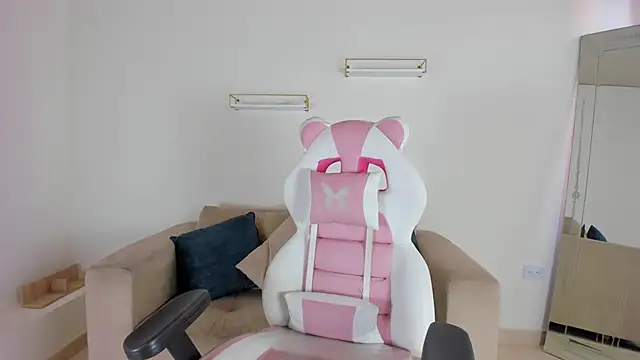 Snapshot of april_smiith chatting on October 9, 2025, 12:17 pm april smiith online show from October 9, 2025, 12:17 pm