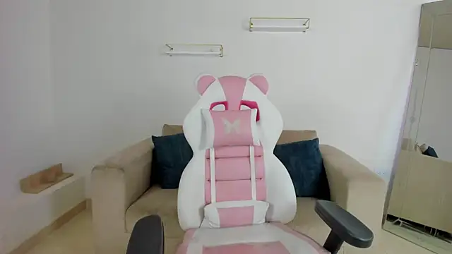 Snapshot of april_smiith chatting on November 25, 2025, 12:16 pm april smiith online show from November 25, 2025, 12:16 pm