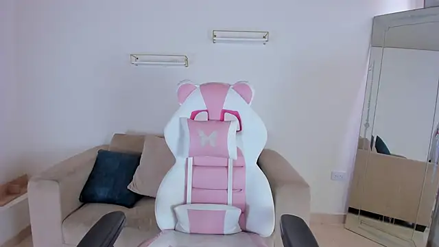 Snapshot of april_smiith chatting on October 11, 2025, 12:17 pm april smiith online show from October 11, 2025, 12:17 pm