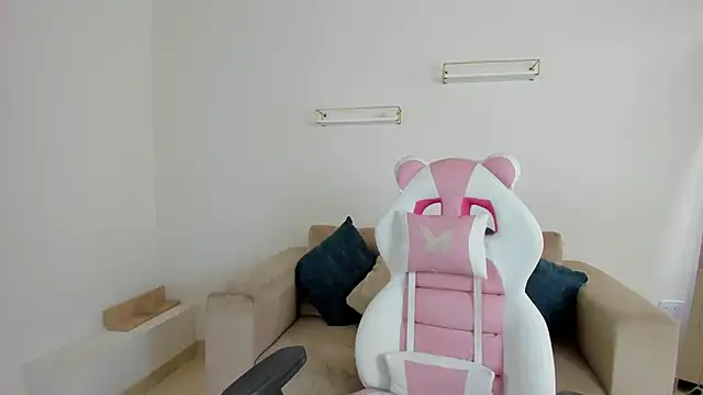 Snapshot of april_smiith chatting on November 19, 2025, 12:16 pm april smiith online show from November 19, 2025, 12:16 pm