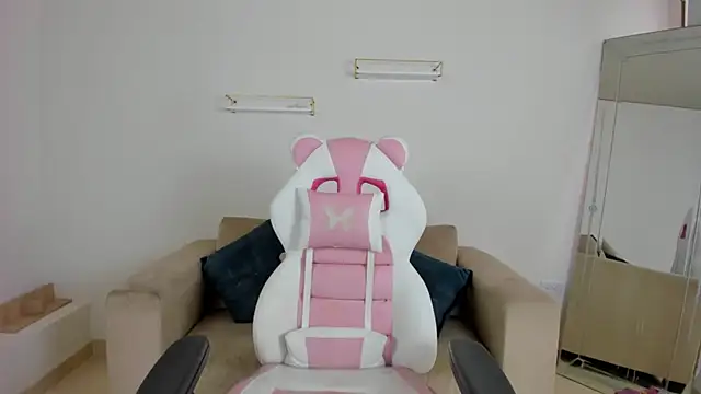 Snapshot of april_smiith chatting on November 24, 2025, 12:27 pm april smiith online show from November 24, 2025, 12:27 pm