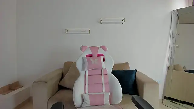 Snapshot of april_smiith chatting on October 27, 2025, 12:17 pm april smiith online show from October 27, 2025, 12:17 pm