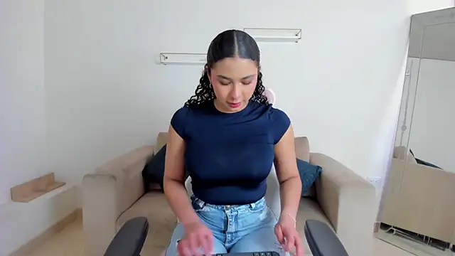 april smiith online show from December 5, 2025, 2:15 pm