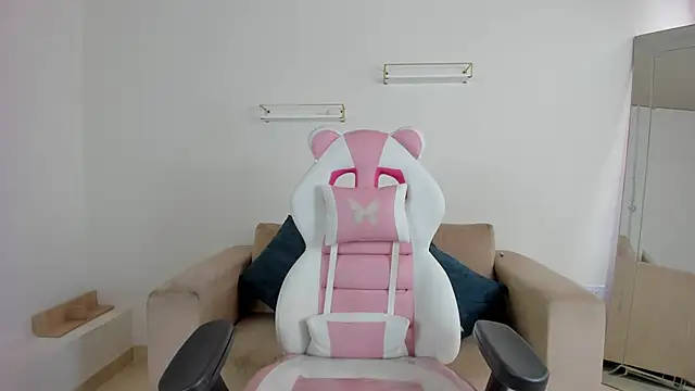 Snapshot of april_smiith chatting on November 18, 2025, 12:19 pm april smiith online show from November 18, 2025, 12:19 pm