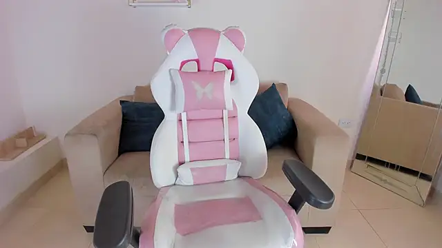 Snapshot of april_smiith chatting on October 18, 2025, 1:02 pm april smiith online show from October 18, 2025, 1:02 pm