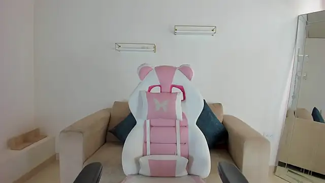 Snapshot of april_smiith chatting on October 16, 2025, 12:46 pm april smiith online show from October 16, 2025, 12:46 pm