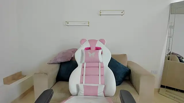 Snapshot of april_smiith chatting on October 31, 2025, 12:24 pm april smiith online show from October 31, 2025, 12:24 pm