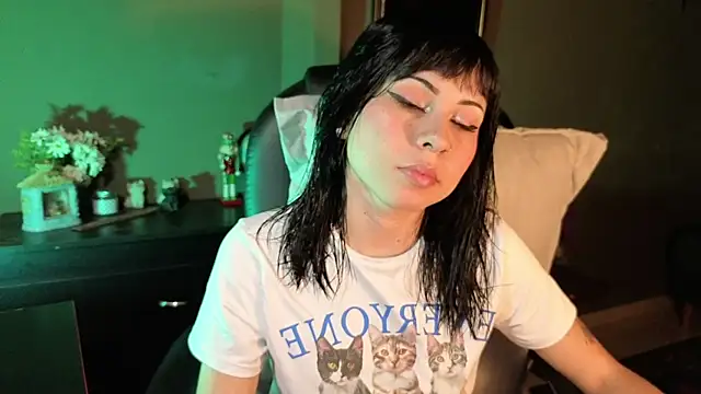 Snapshot of GaiaJoness chatting on December 18, 2025, 3:05 pm GaiaJoness online show from December 18, 2025, 3:05 pm