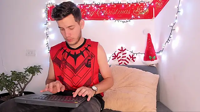 lara and danny online show from November 21, 2025, 12:26 pm