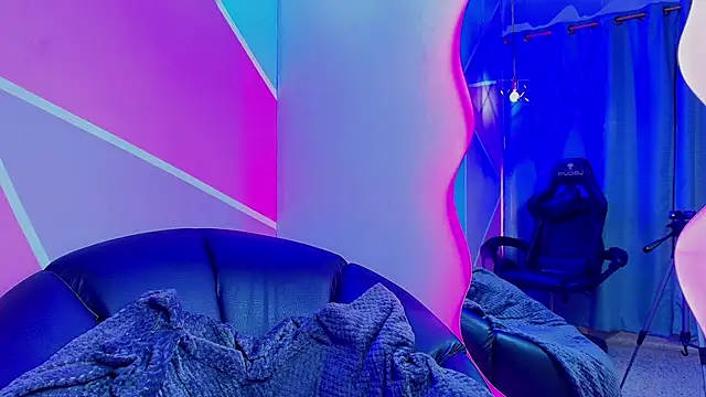 naomi campbel  online show from October 15, 2025, 1:52 pm