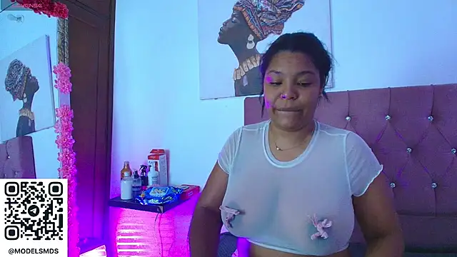 naomi campbel  online show from November 30, 2025, 1:56 pm